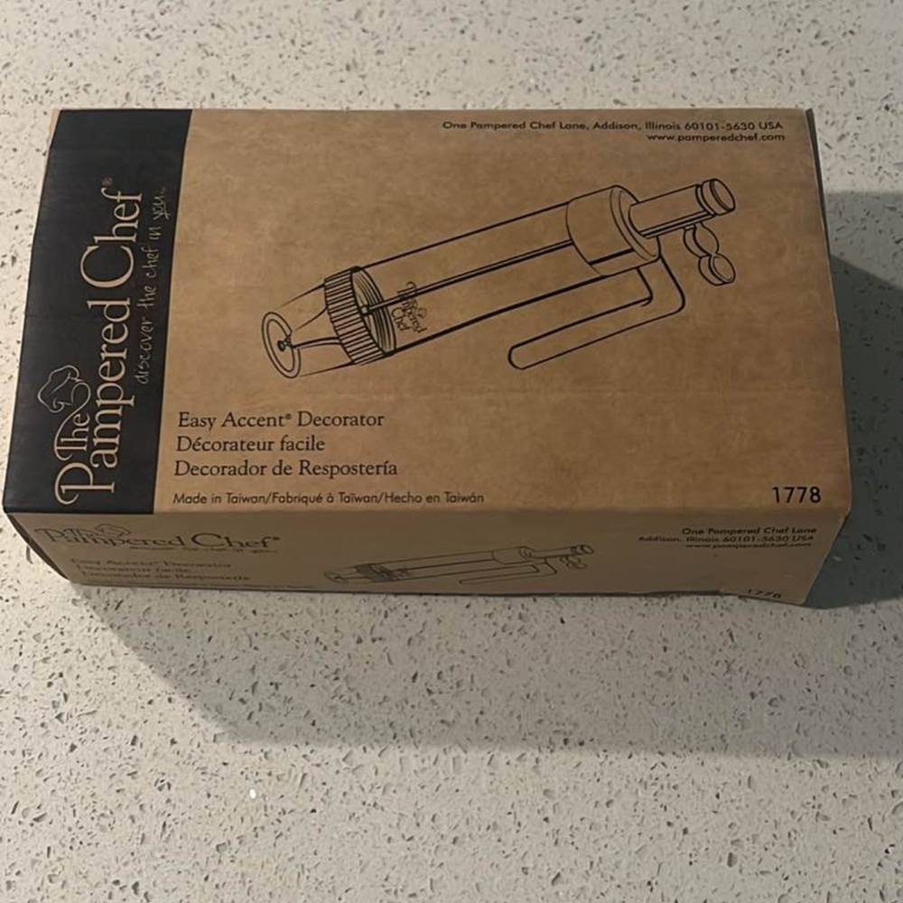 Pampered Chef Decorator in Brown Box